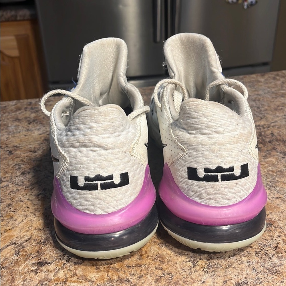 Lebron 17 Low “Easter” - image 4